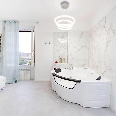 White Panoramic Jacuzzi Suite Trastevere - Top Collection Rom Exterior foto