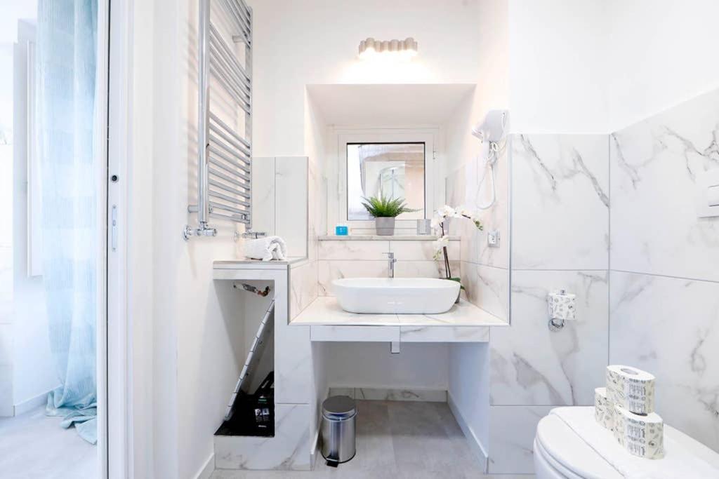 White Panoramic Jacuzzi Suite Trastevere - Top Collection Rom Exterior foto