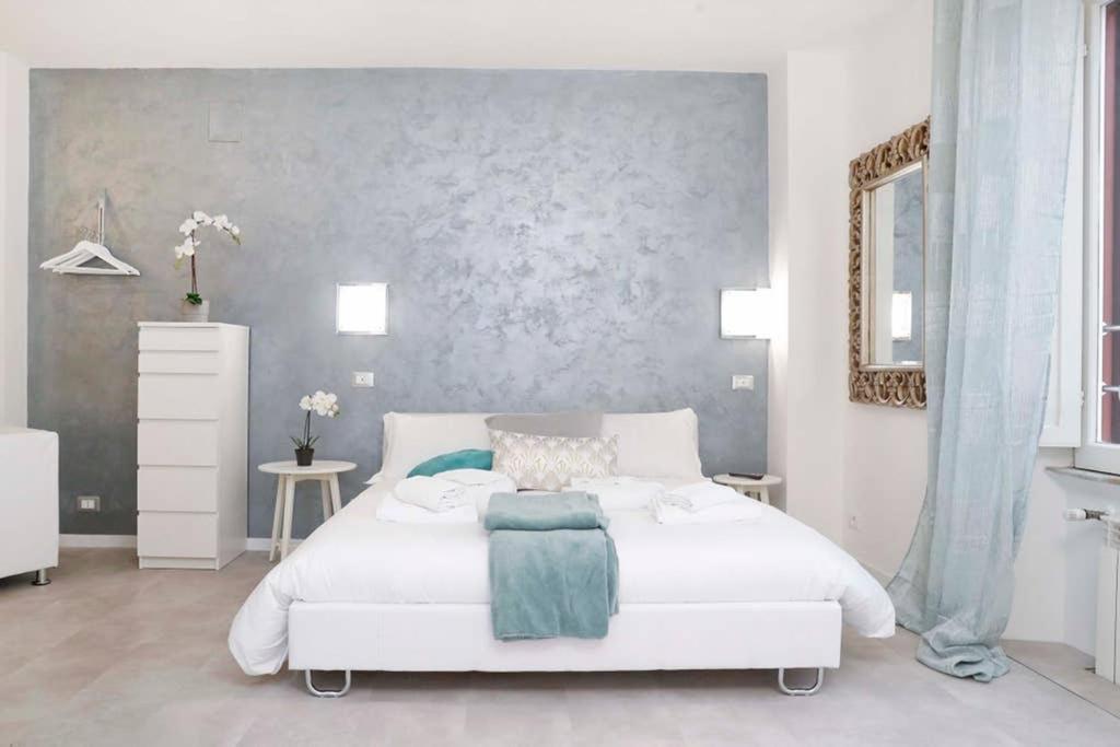 White Panoramic Jacuzzi Suite Trastevere - Top Collection Rom Exterior foto