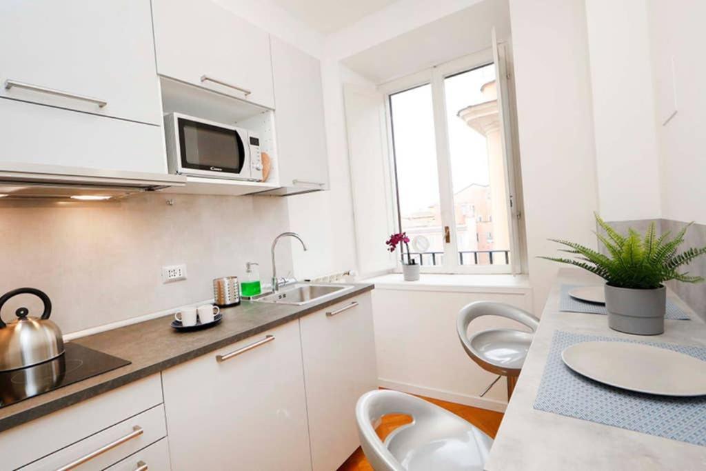White Panoramic Jacuzzi Suite Trastevere - Top Collection Rom Exterior foto